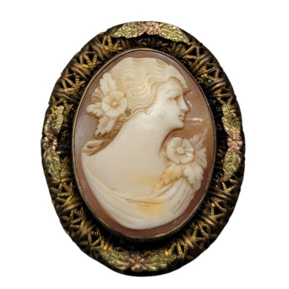 Vintage Authentic Cameo Brooch Gold Tone Mixed Metal Frame Two Tone Leaves - Picture 1 of 6